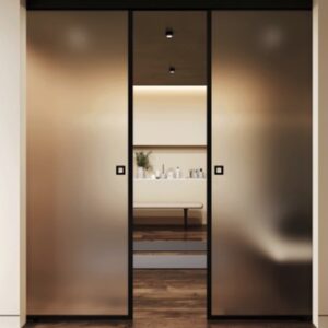 Liukuovi pariovilla Maximi mitat . lev 2400mm ja kork 2500mm.