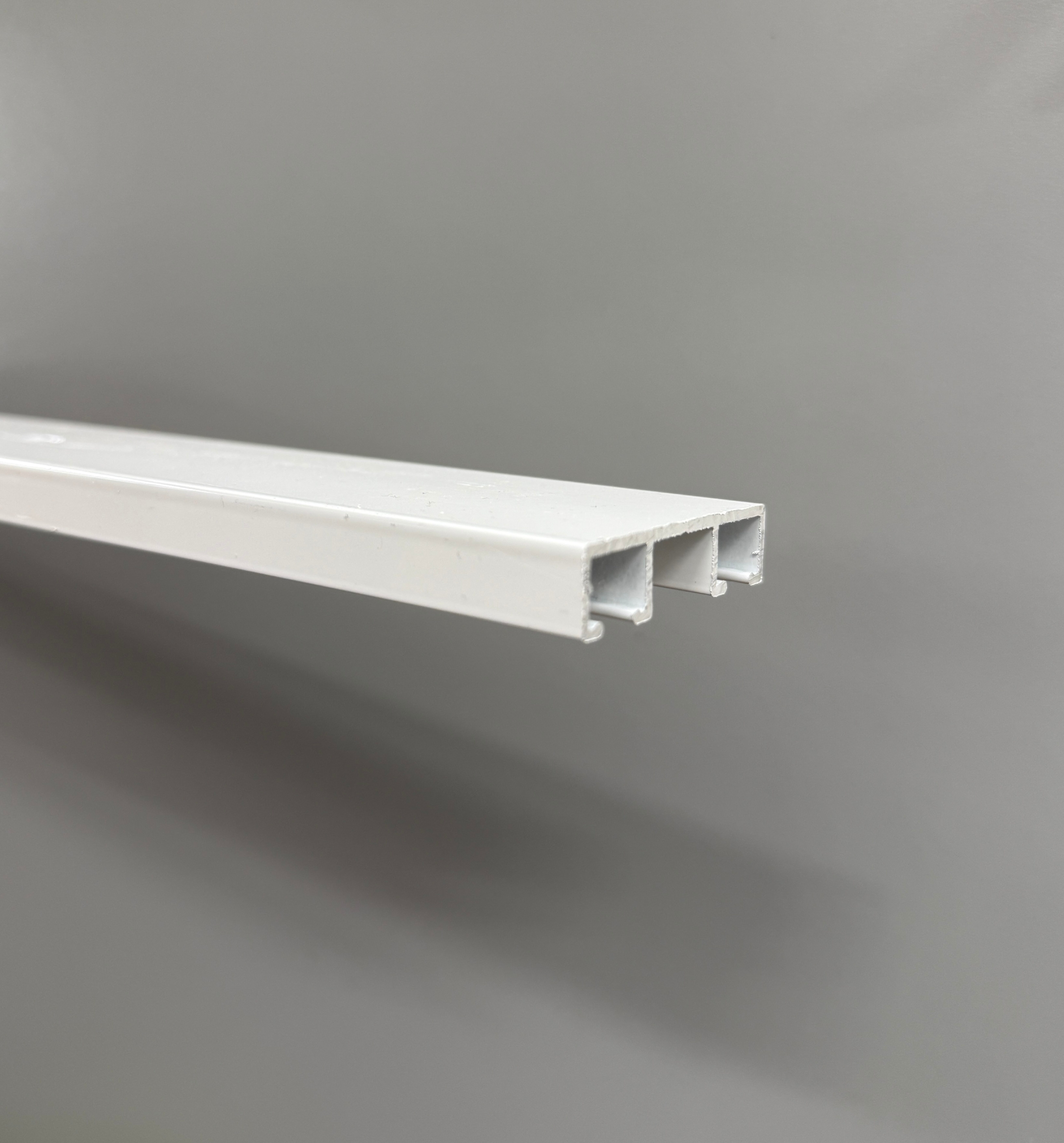 Pesola® 2-urainen verhokisko 73mm - leveämpi uraväli