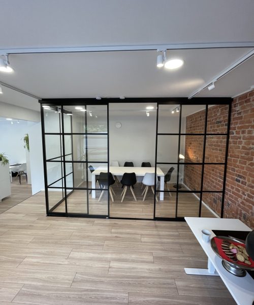 EC28E463-B4BA-42C4-94FF-F16E7AC4DEC3