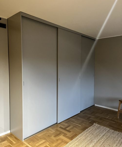 kehyksetön liukuovet omalla sävyllä