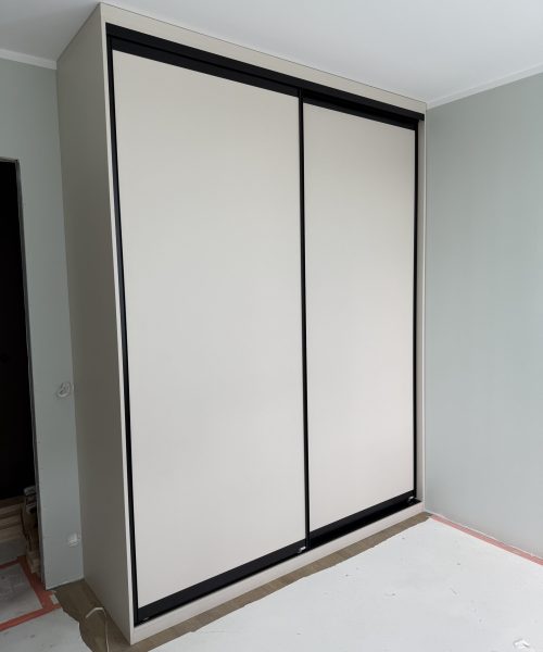 liukuovikaapisto kashmir/musta