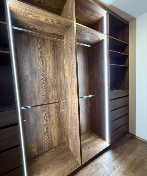 avokaapisto kastanja/led-valot