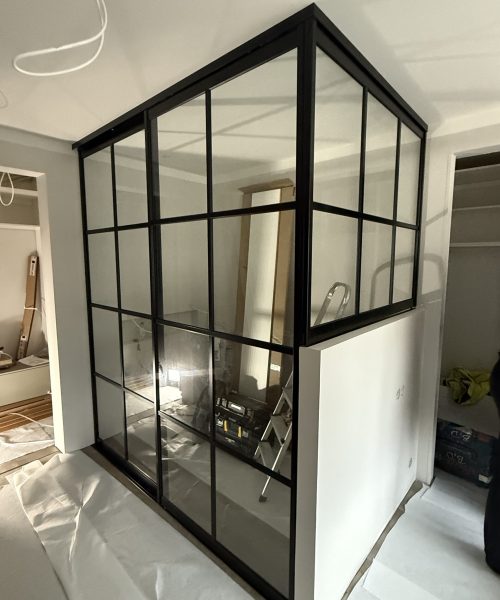 lasiseinä ruudukolla